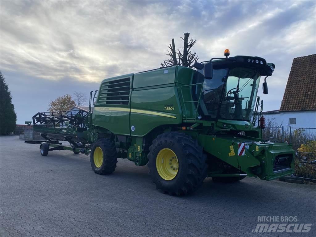 John Deere T550 聯合收穫機