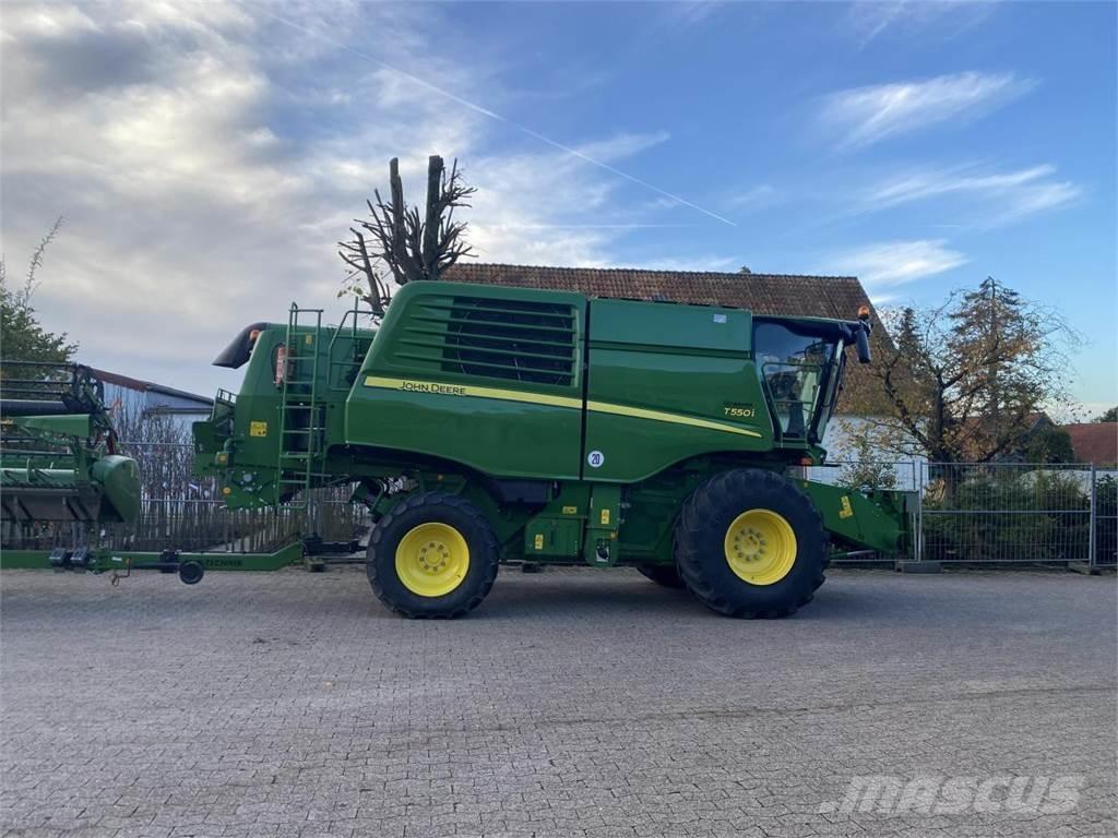 John Deere T550 聯合收穫機