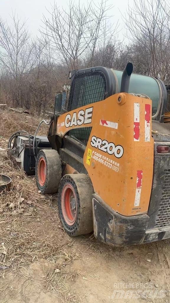 CASE SR 200 滑移轉向裝載機