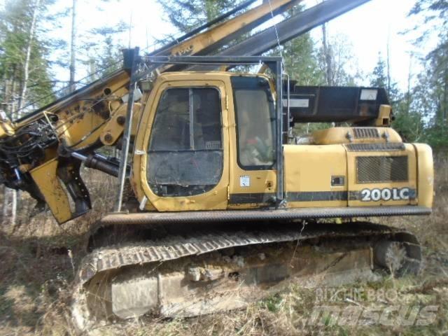 John Deere 200 LC 除枝機