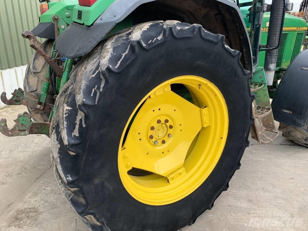 John Deere 6800 曳引機