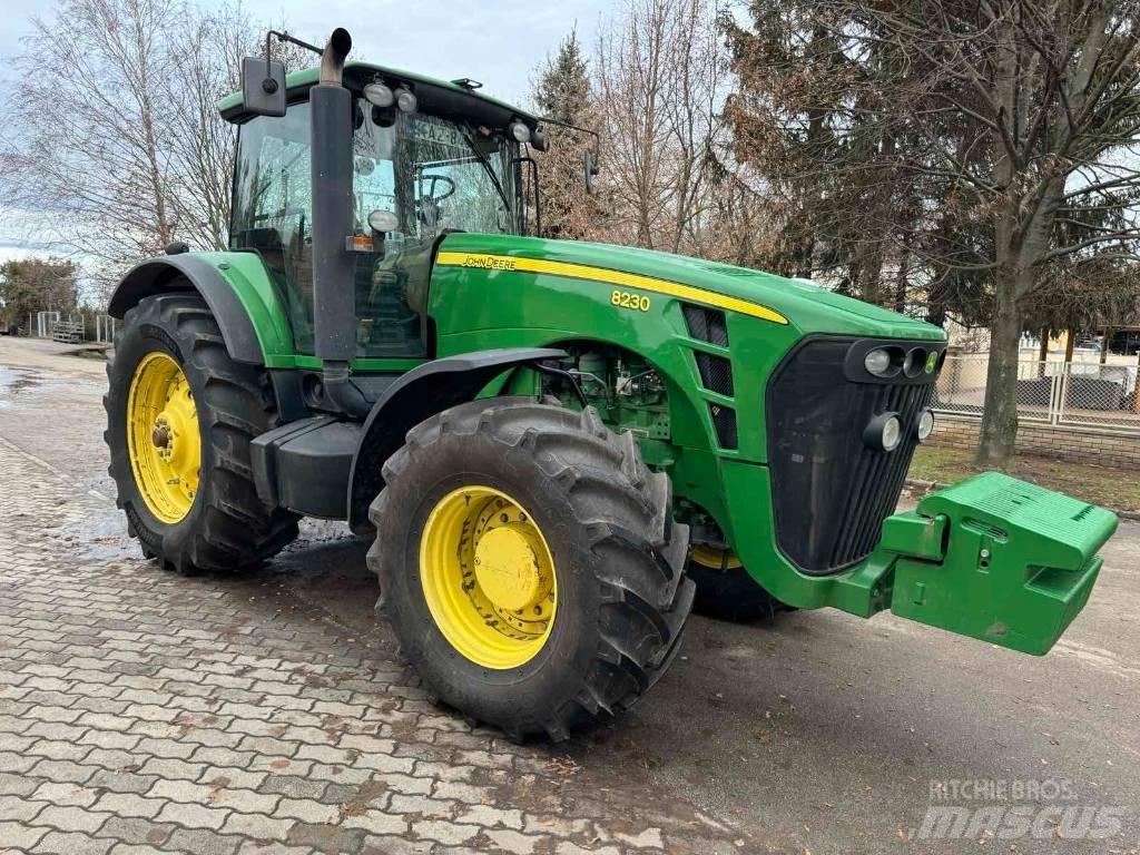 John Deere 8230 曳引機