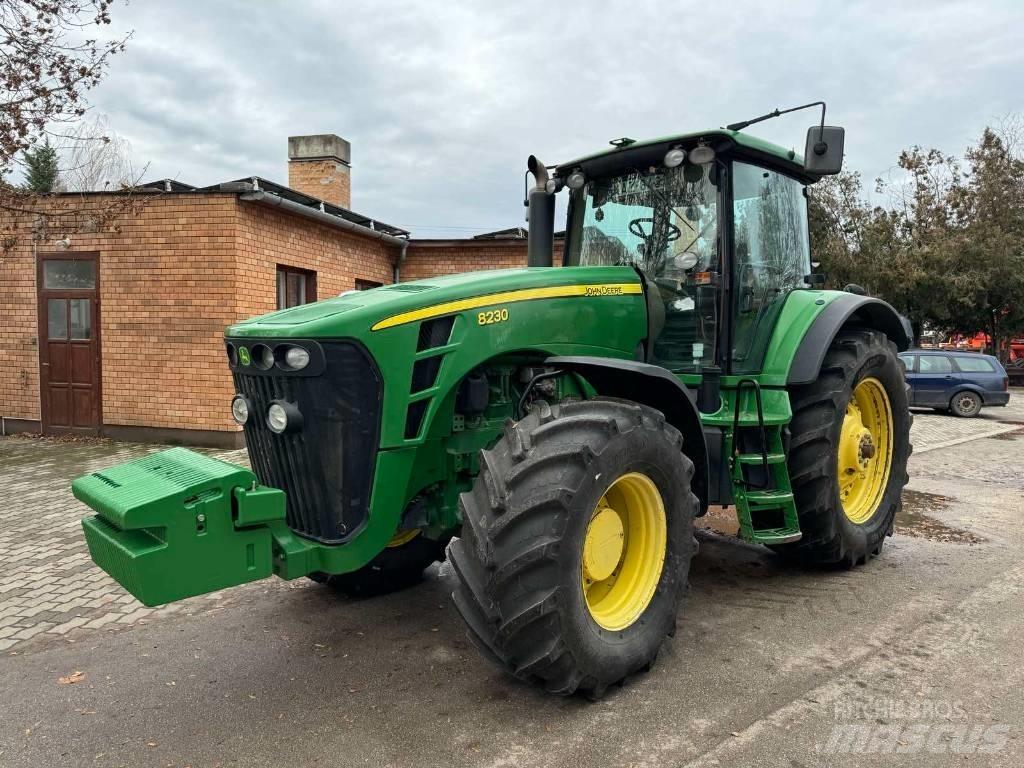 John Deere 8230 曳引機