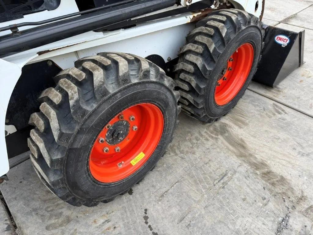 Bobcat S450 滑移轉向裝載機