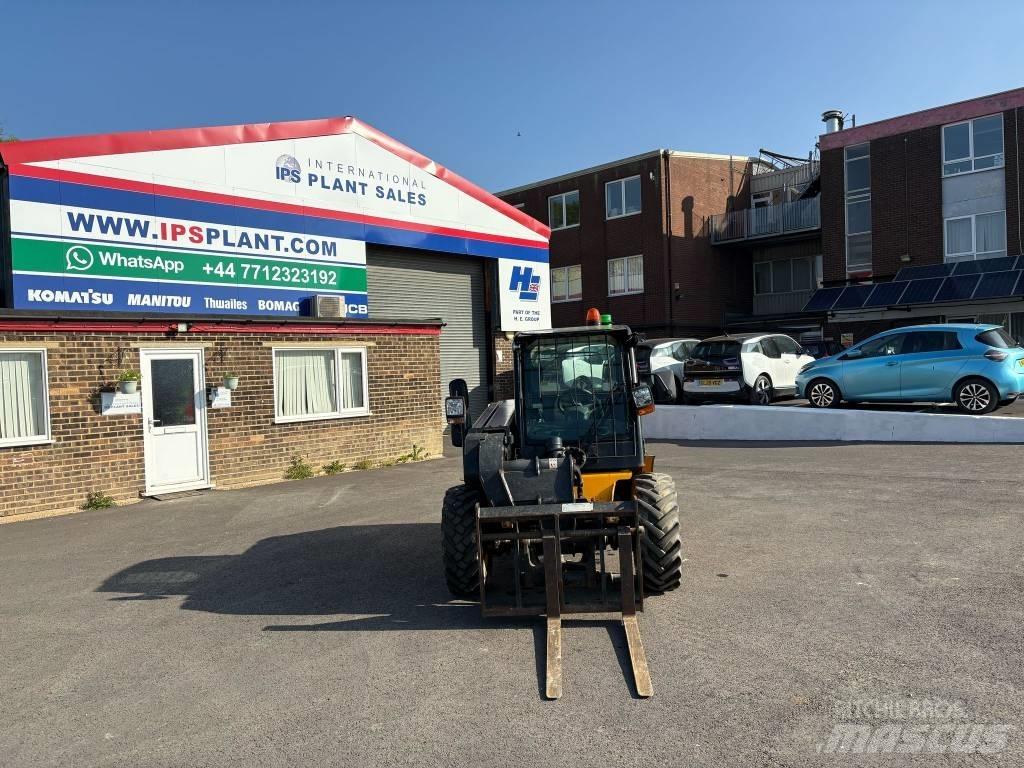 JCB 520-40 伸縮臂操作車
