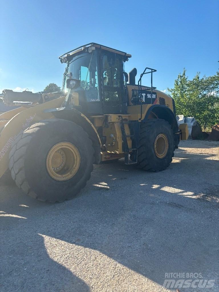 CAT 966m 輪胎式裝載機