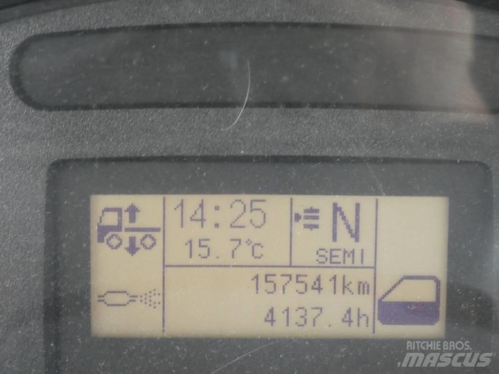 Iveco 120E 25 貨箱式卡車