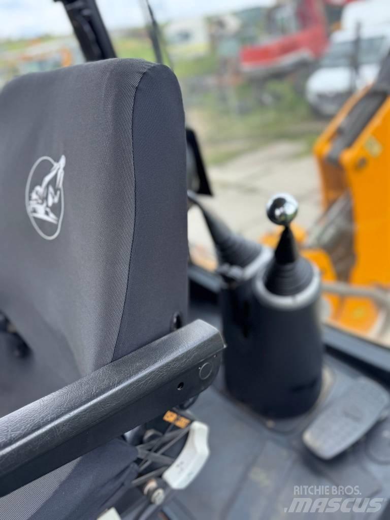JCB 3CX 反鏟裝載機
