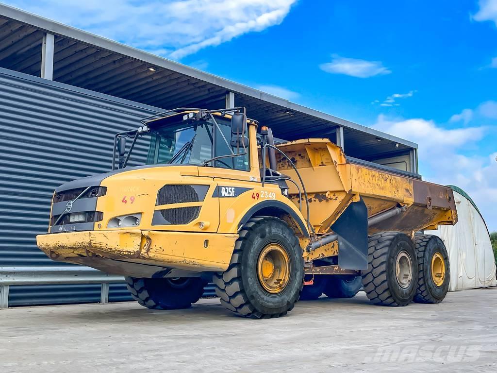 Volvo A25F 鉸接式起吊車