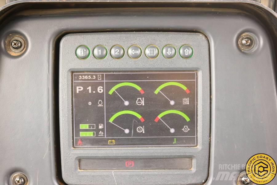 DEERE 750K XLT 履帶推土機