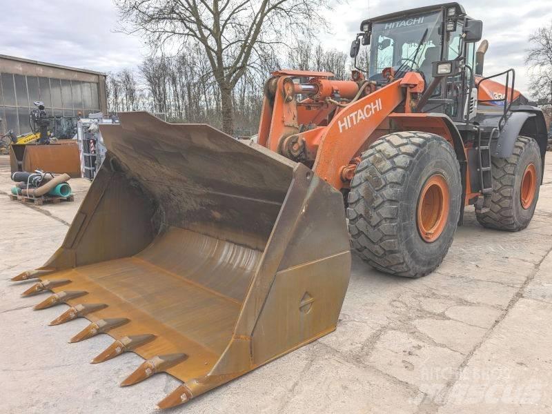 Hitachi ZW 330 輪胎式裝載機