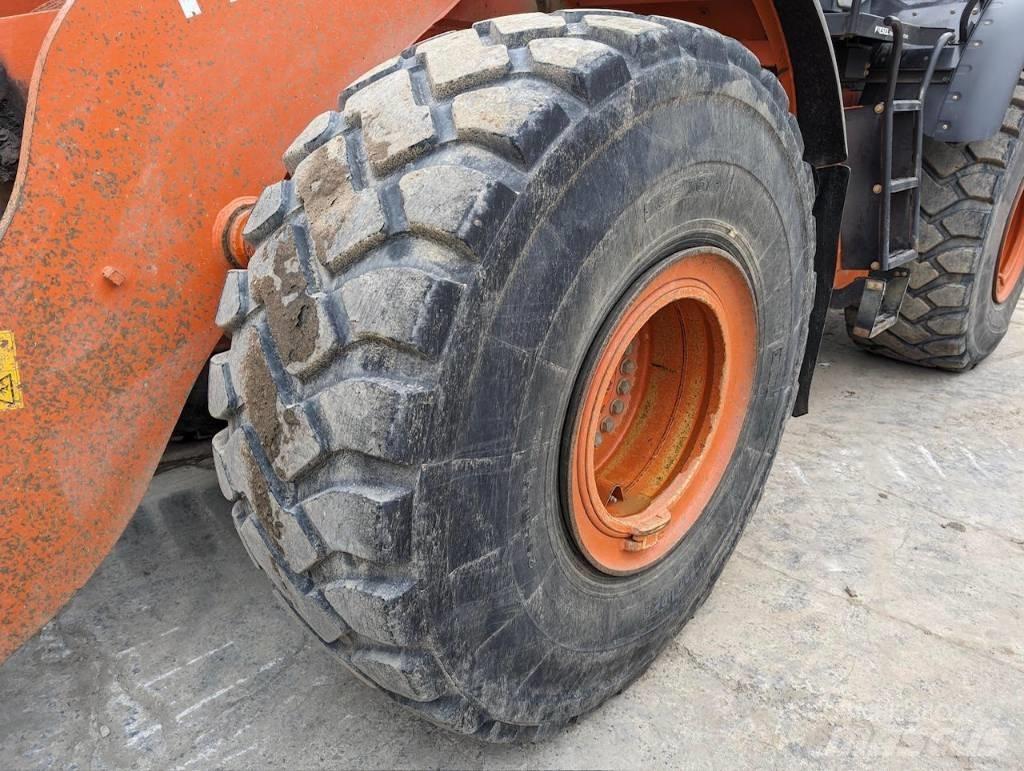 Hitachi ZW 330 輪胎式裝載機