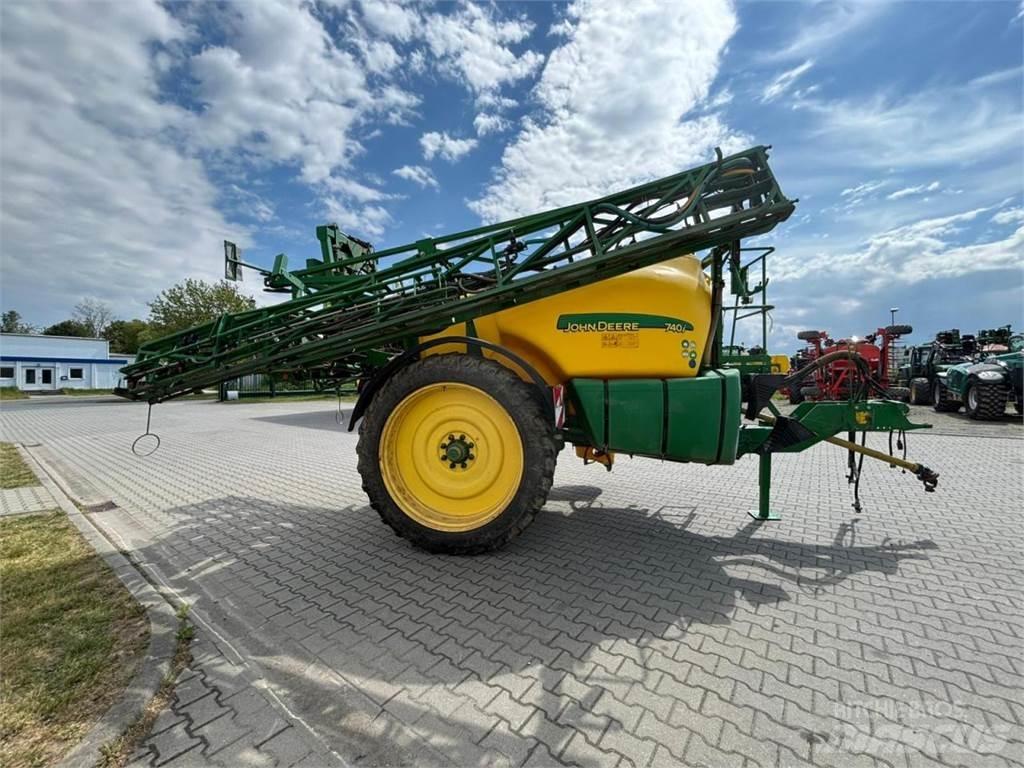 John Deere 740i 牽引式噴霧機