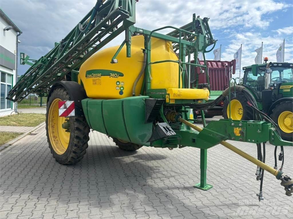 John Deere 740i 牽引式噴霧機