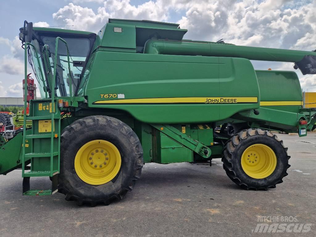 John Deere T670 聯合收穫機