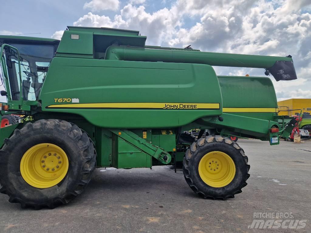 John Deere T670 聯合收穫機
