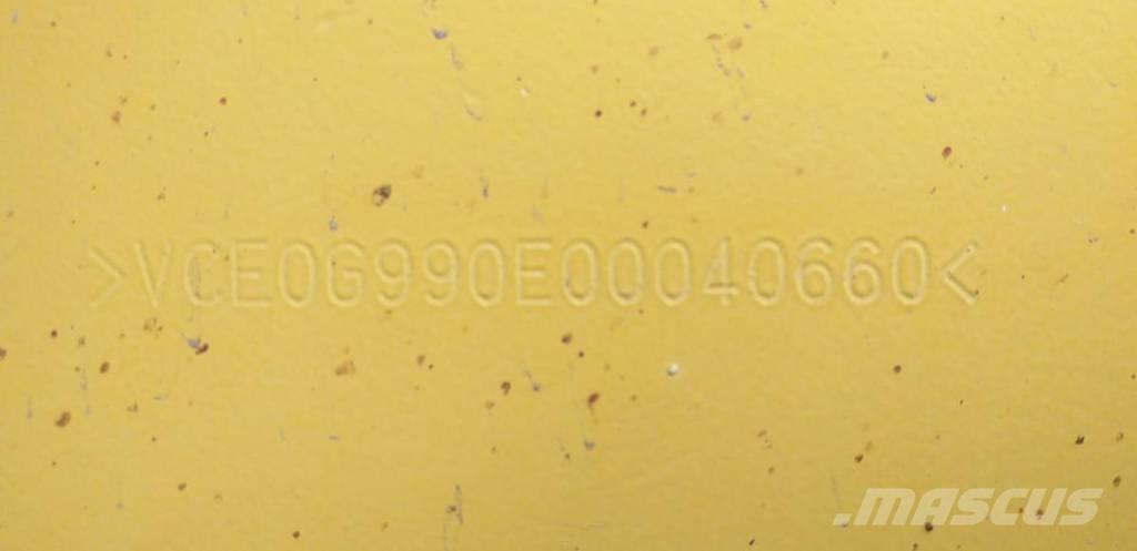 Volvo G 990 平土機