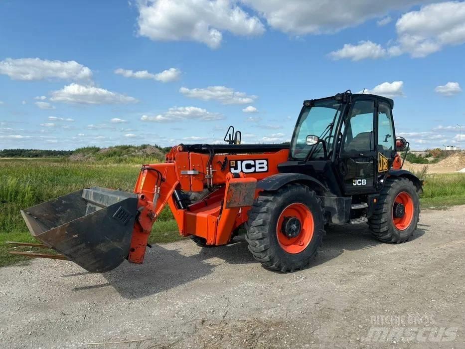JCB 540-140 伸縮臂操作車