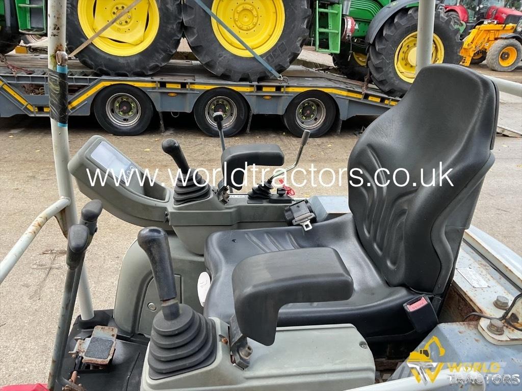 Takeuchi TB 216 小型挖土機/掘鑿機<7t(小型挖掘機)