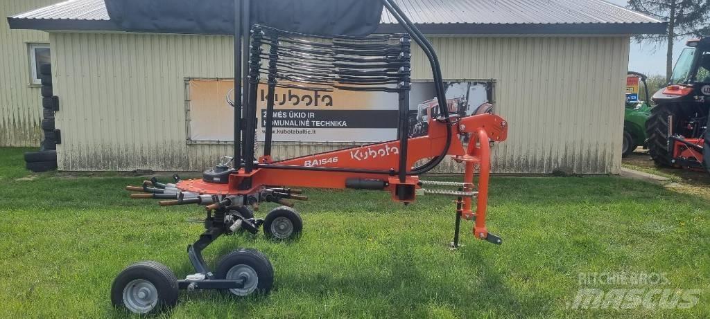 Kubota RA 1546 耙與翻草機