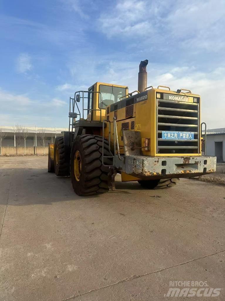 Komatsu WA 600-6 輪胎式裝載機