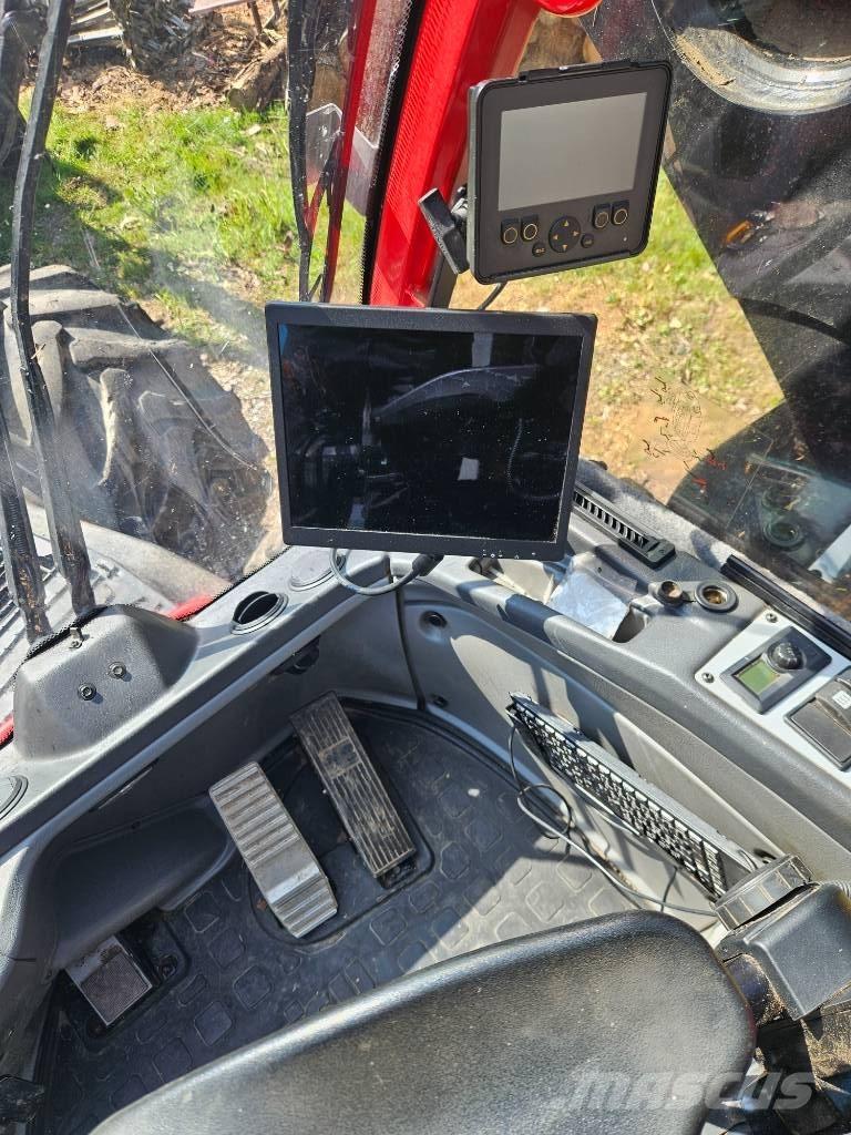 Komatsu 951 收穫機