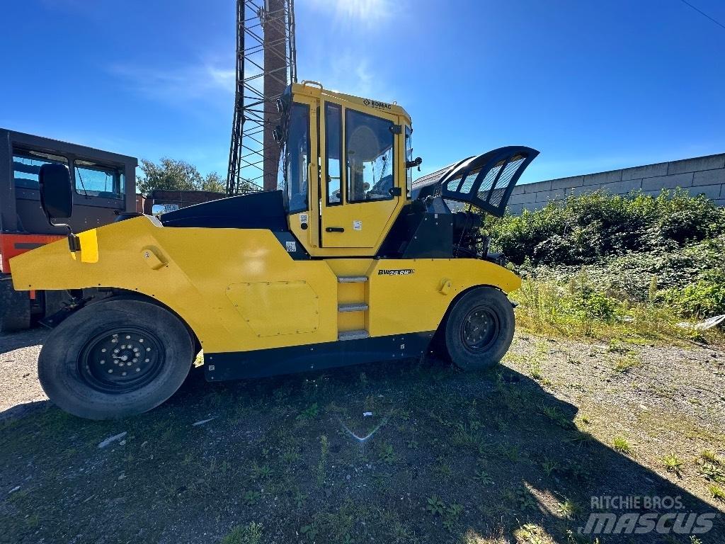 Bomag BW24RH 膠輪滾壓機