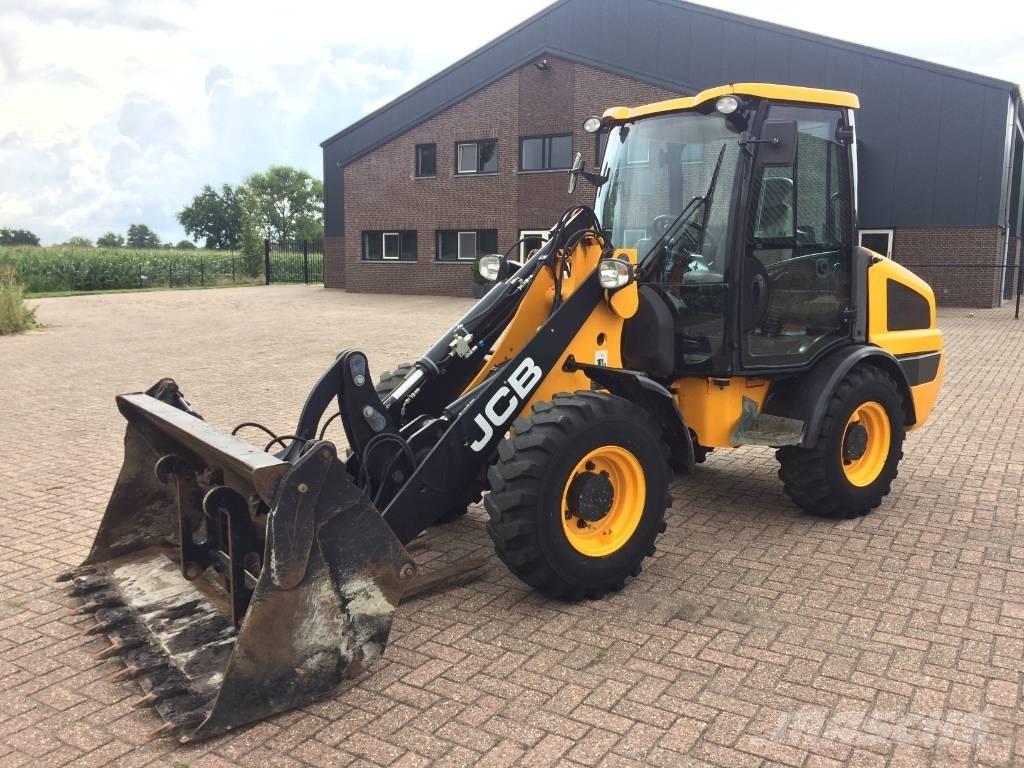 JCB 406 輪胎式裝載機