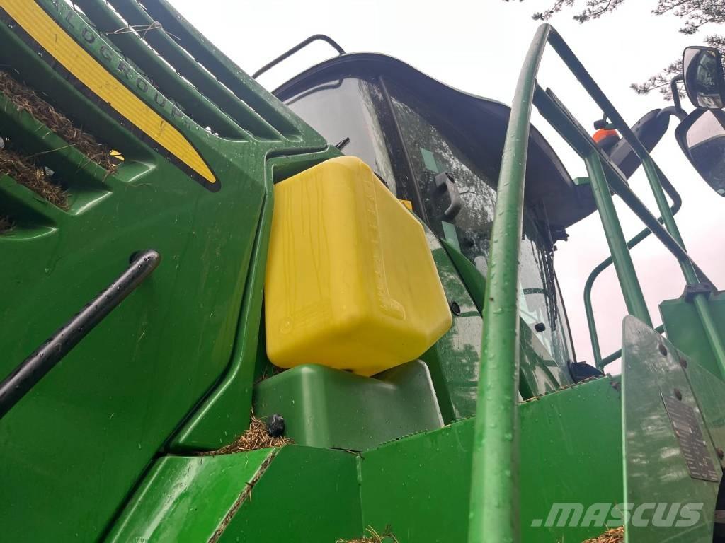 John Deere 8300 自走式飼料採集機