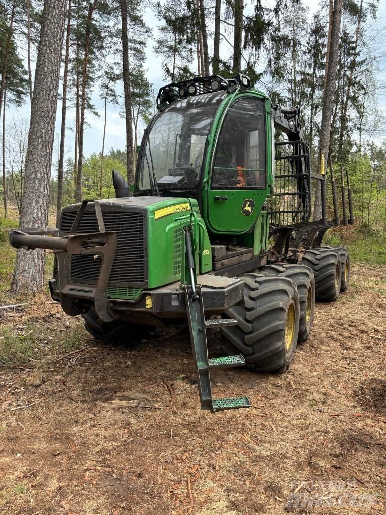 John Deere 810 E 集運機