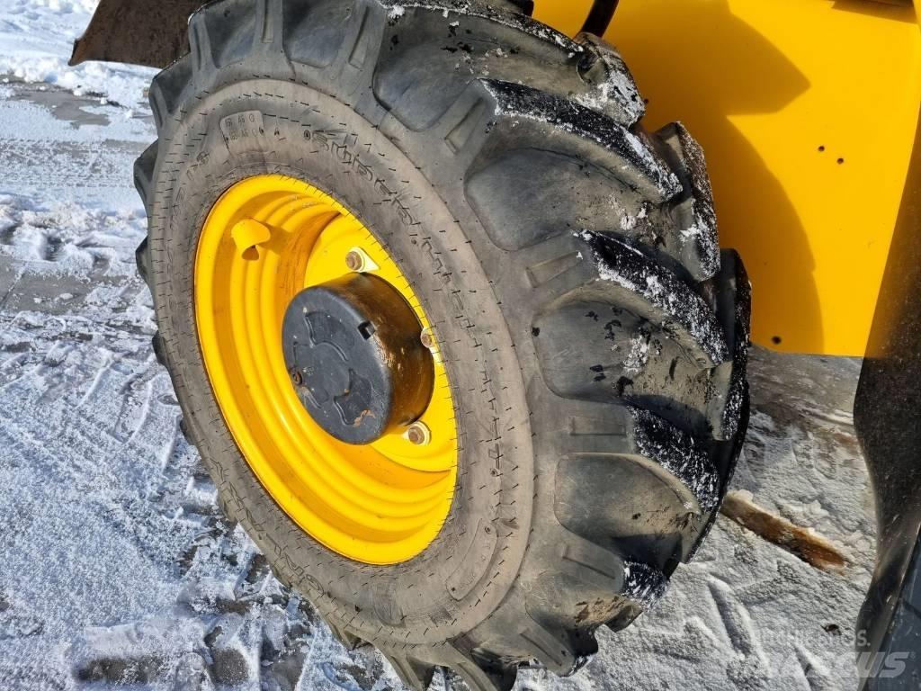JCB 535-140 - MB9 伸縮臂操作車