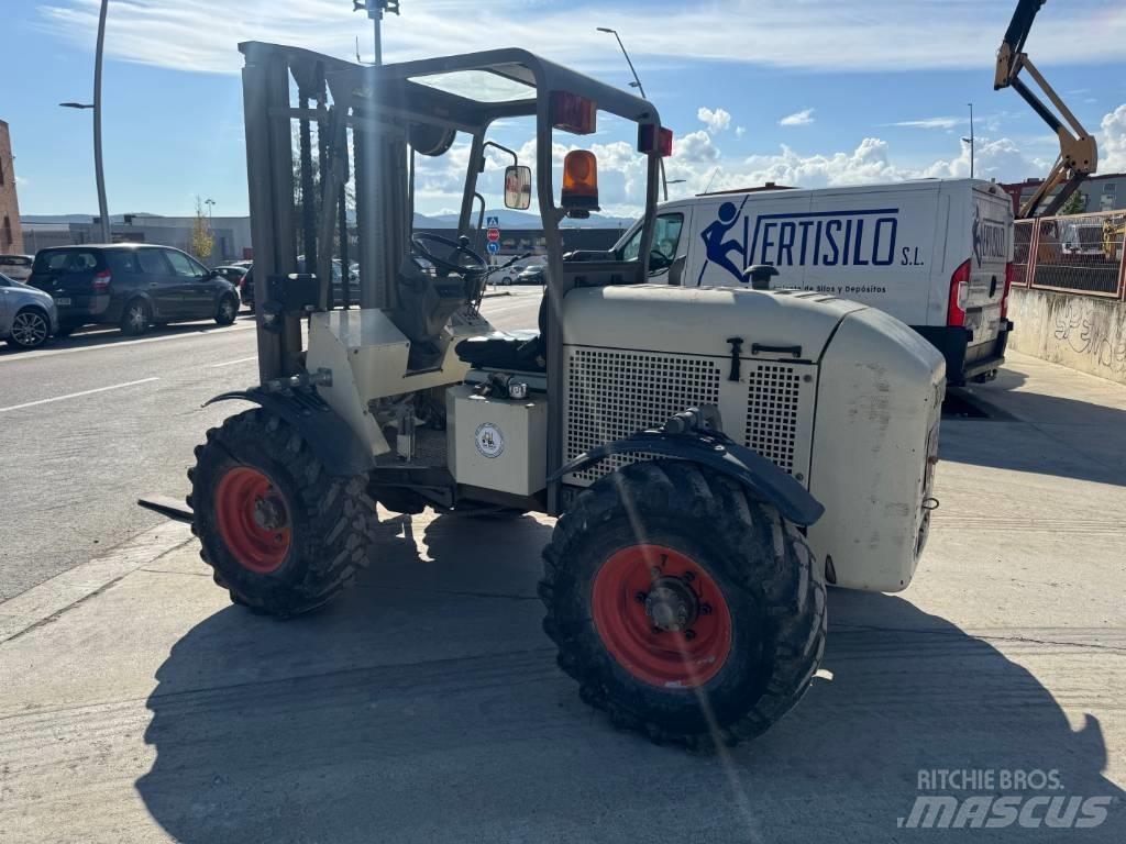 Tormaq 2542 伸縮臂操作車