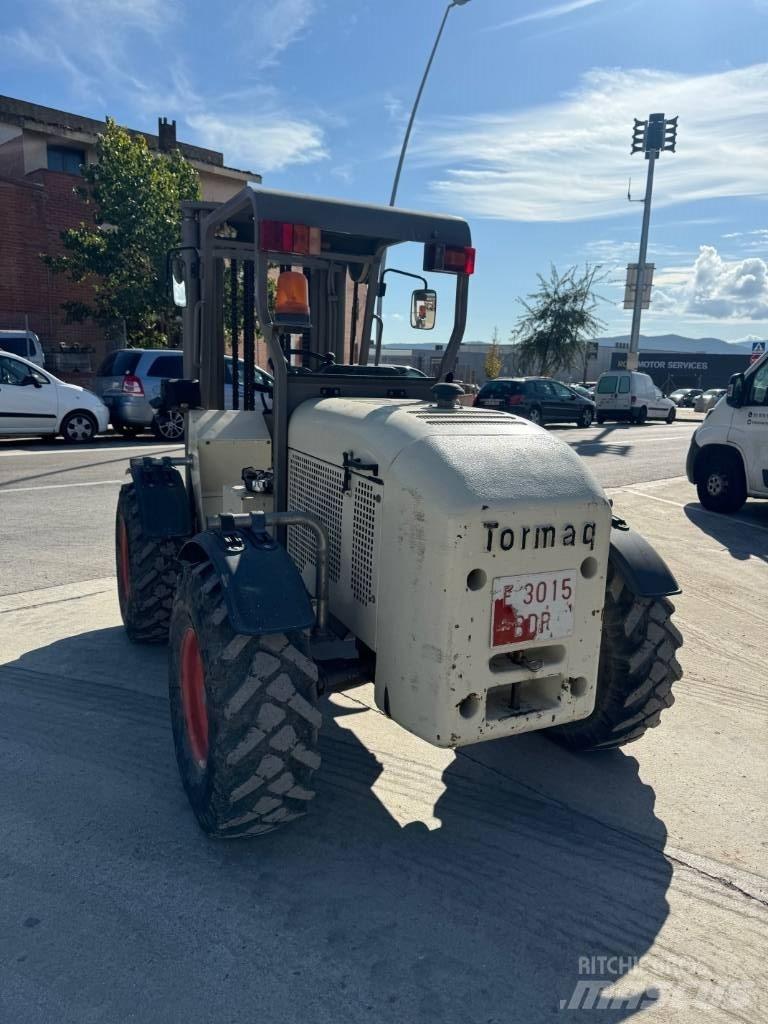 Tormaq 2542 伸縮臂操作車