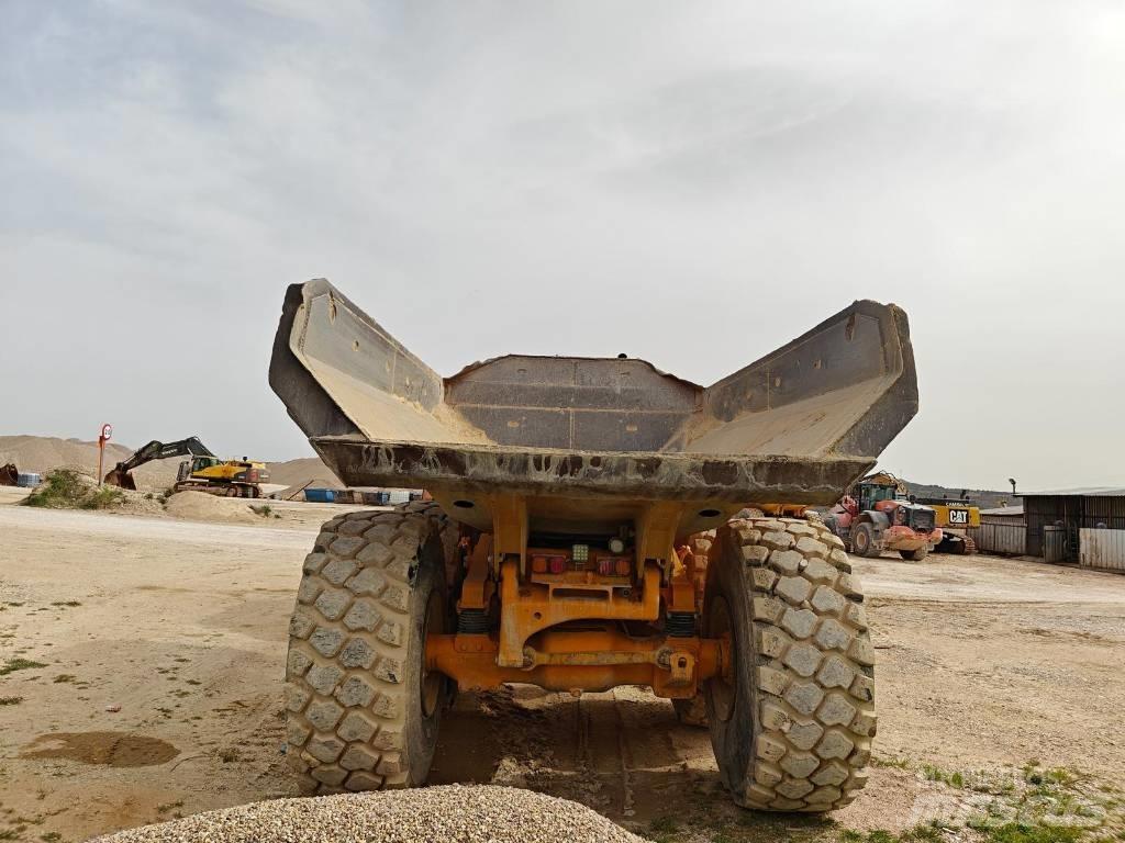 CAT 740B 鉸接式起吊車