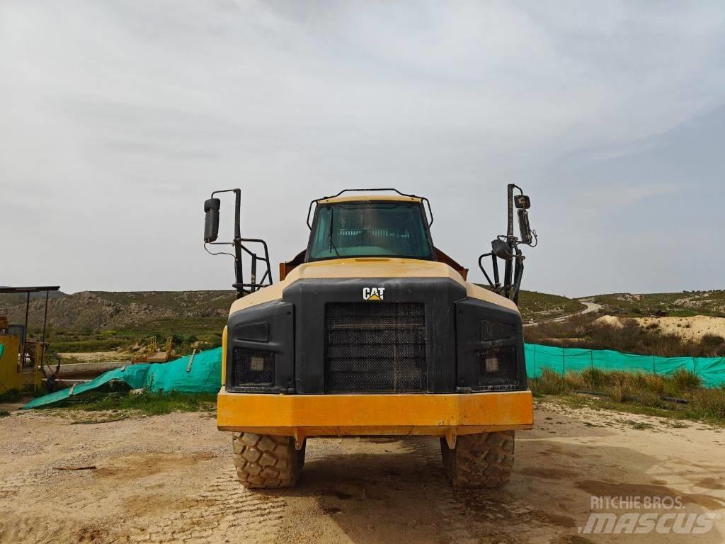 CAT 740B 鉸接式起吊車