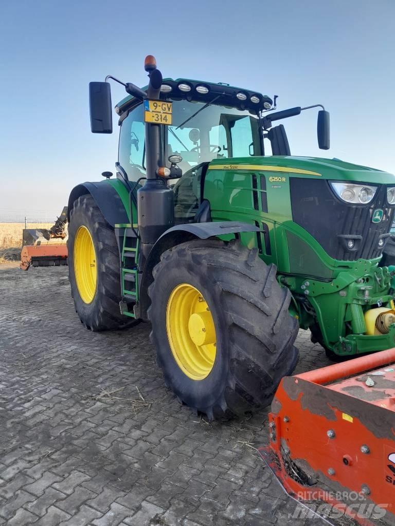 John Deere 6250R 曳引機