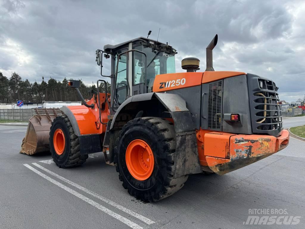 Hitachi ZW 250 輪胎式裝載機