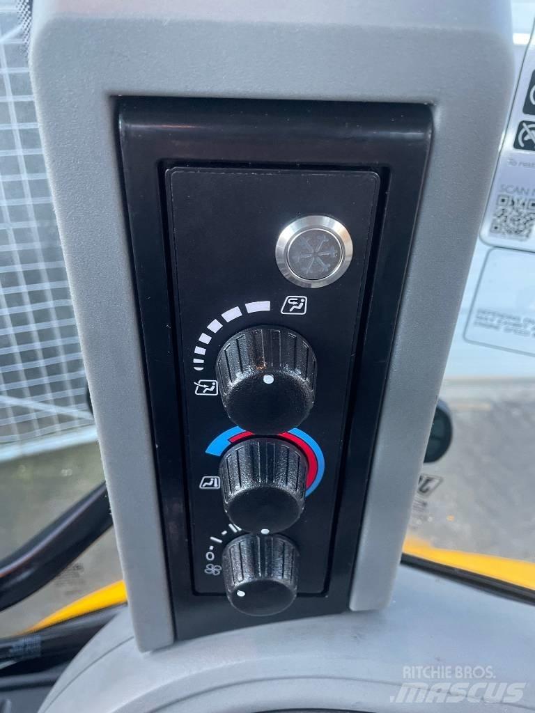 JCB 4CX Pro 反鏟裝載機