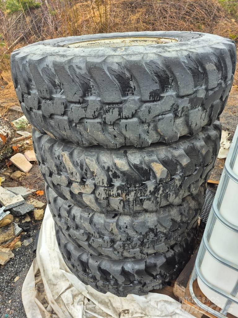 Dunlop 365/80R20 輪胎、車輪和輪圈