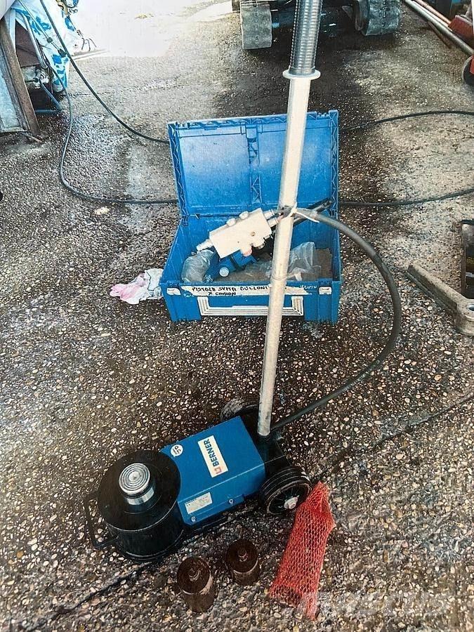  Berner YAK 215/P 其他物料運輸工具