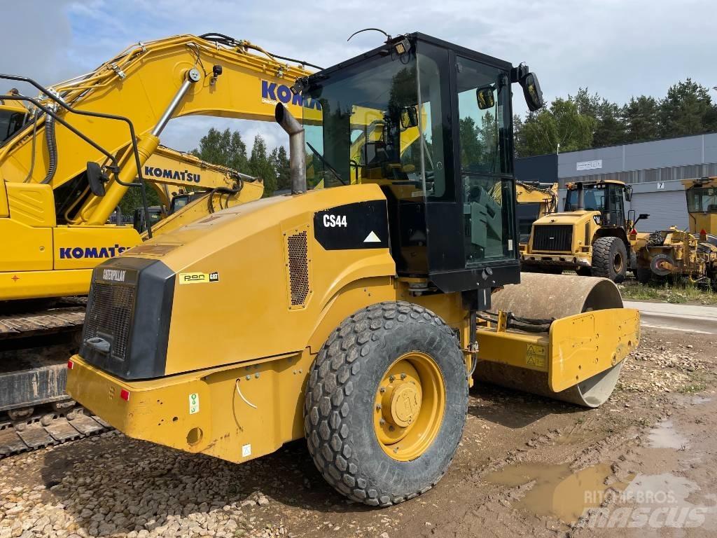 CAT CS44 單輪滾壓機
