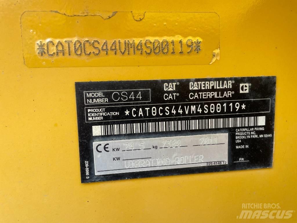 CAT CS44 單輪滾壓機