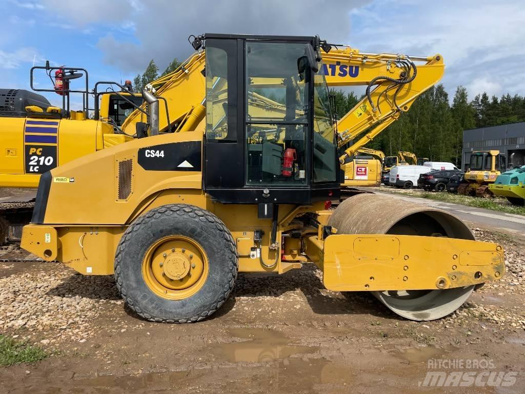 CAT CS44 單輪滾壓機