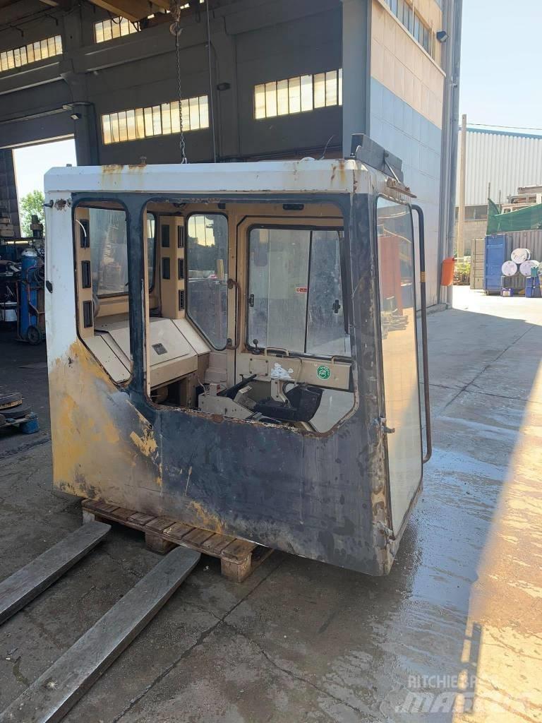CAT 375 駕駛室與內部