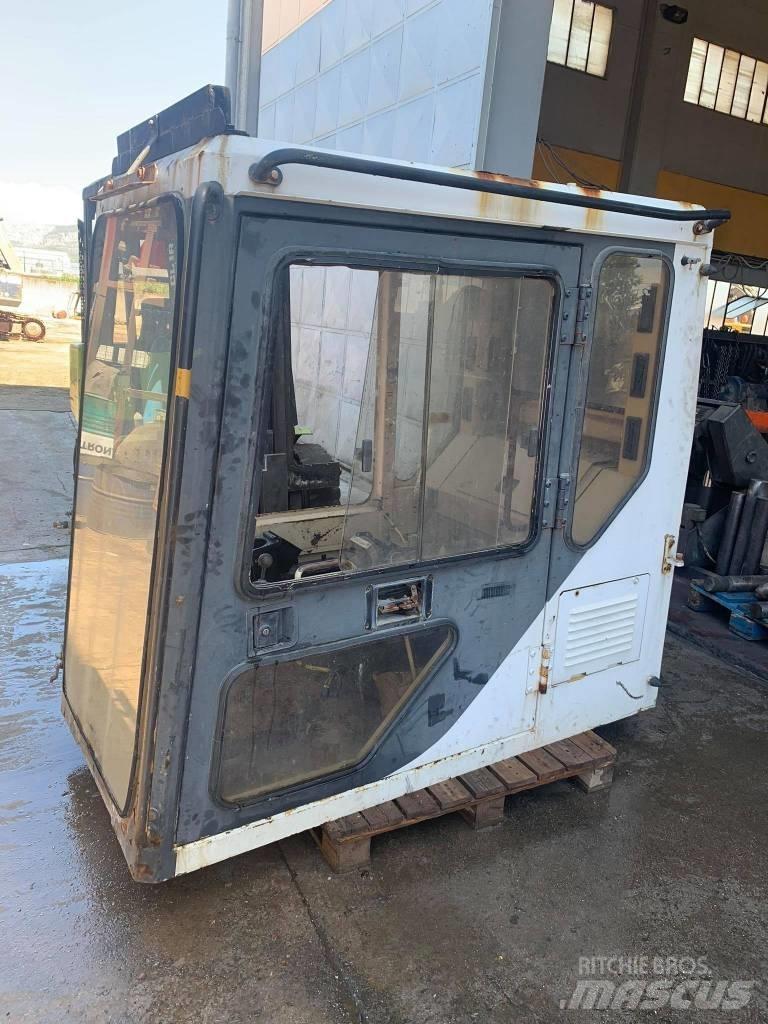 CAT 375 駕駛室與內部