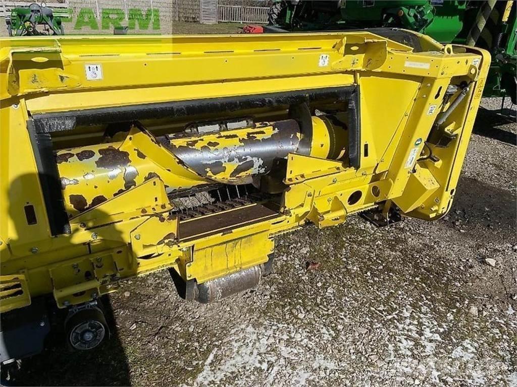 John Deere 8300 自走式飼料採集機