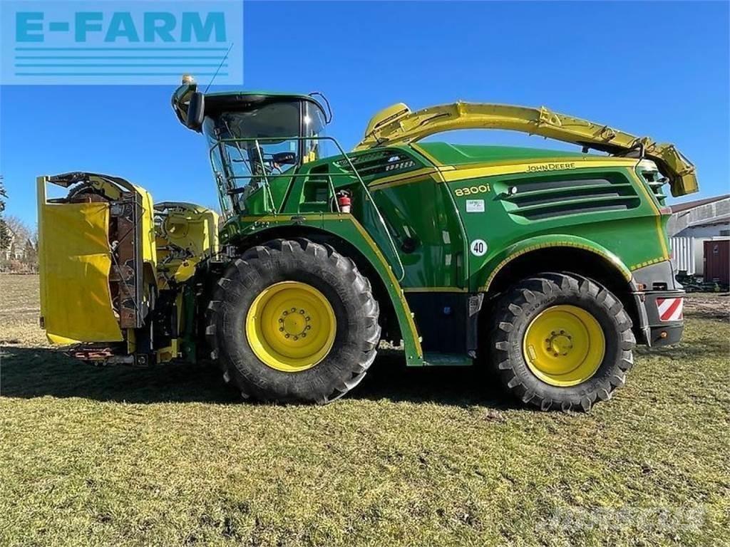 John Deere 8300 自走式飼料採集機