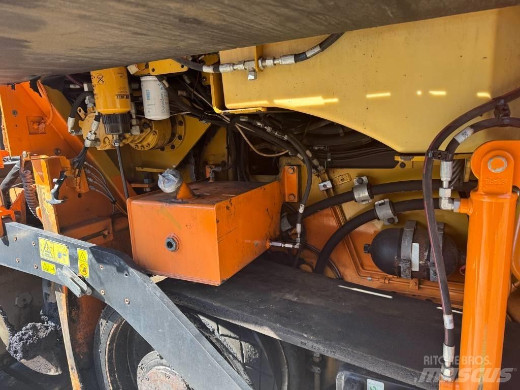CAT AP 555 E 瀝青攤舖機/鋪路機