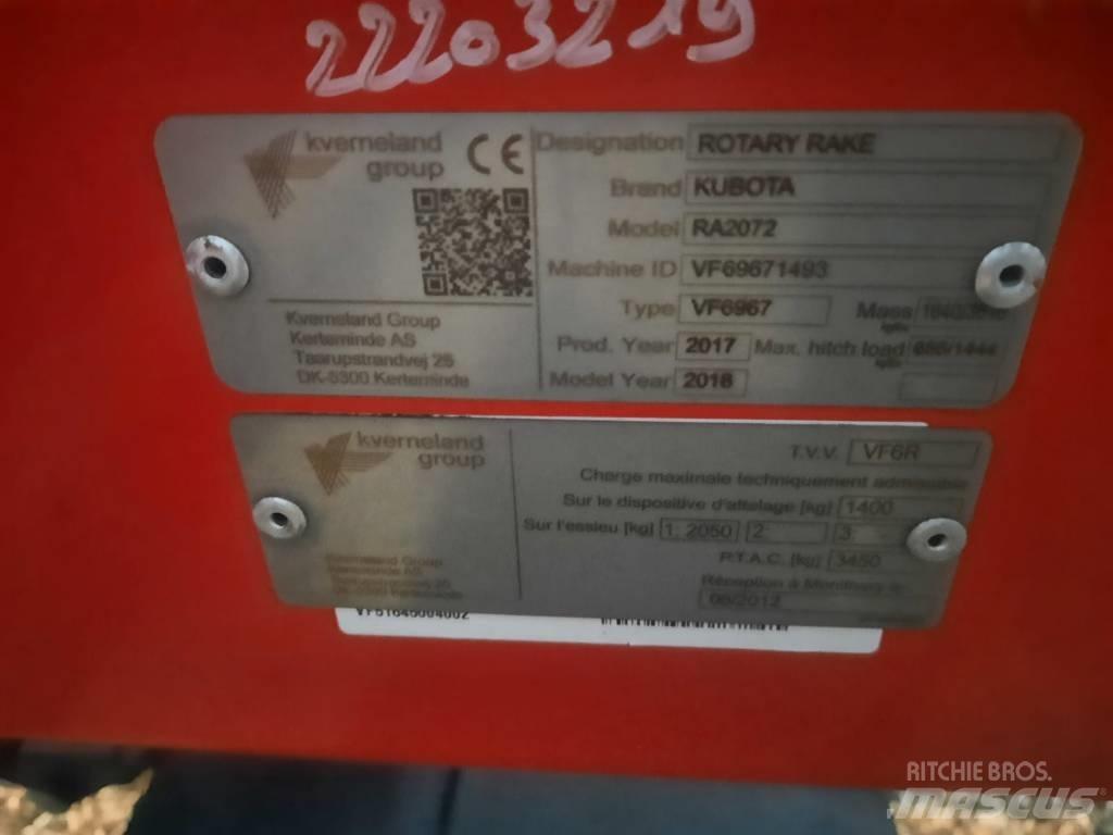 Kubota RA2072 耙與翻草機