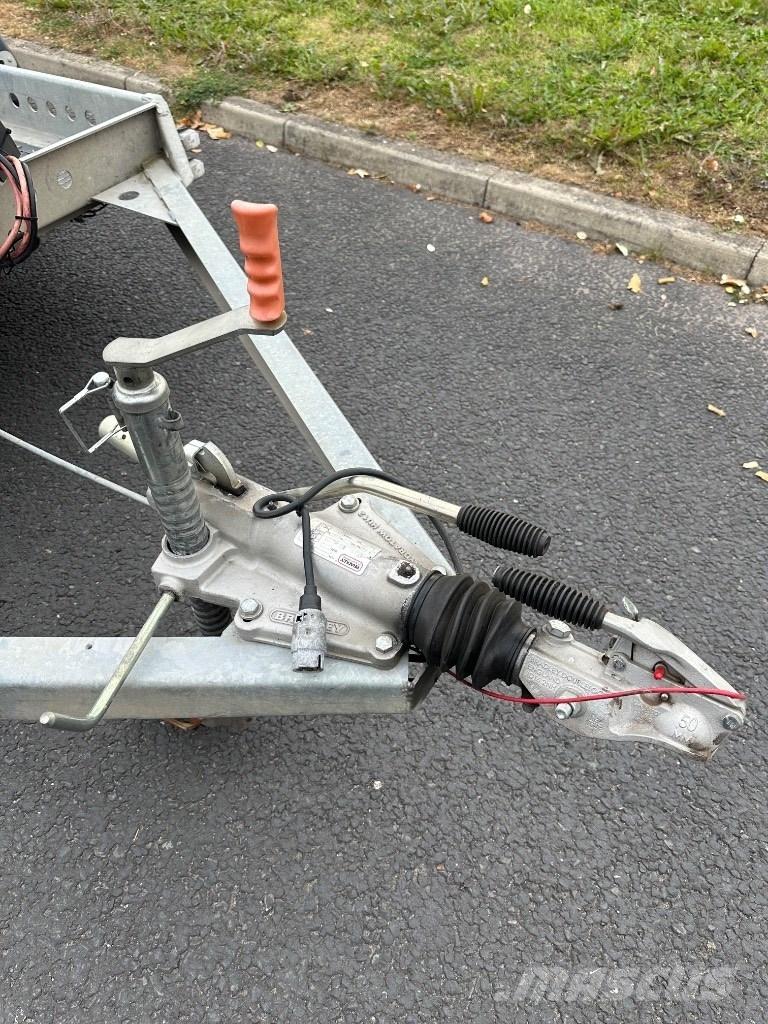  MOTIV TC3000 輕型拖車